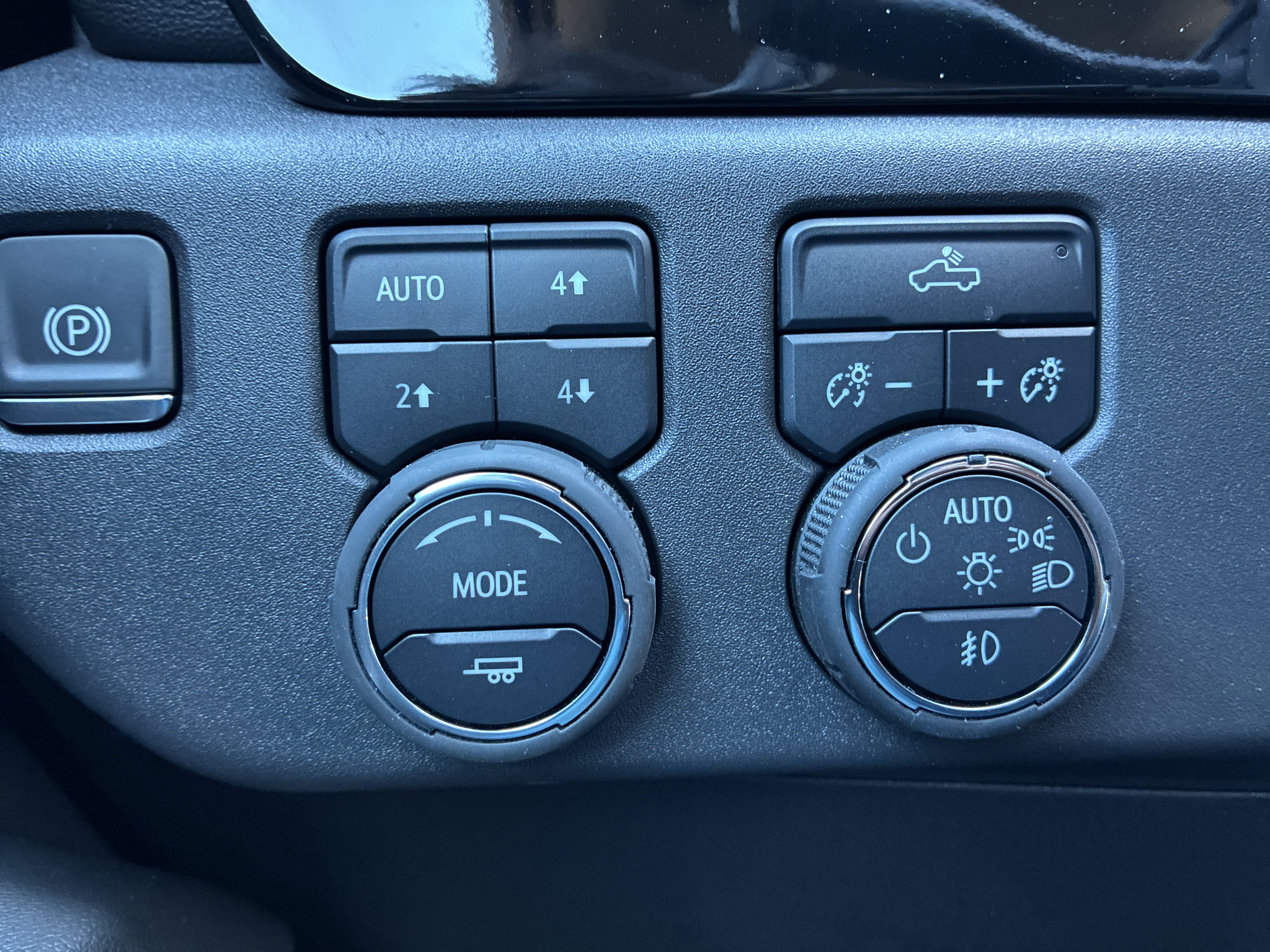 Used 2025 Chevrolet Silverado 1500 LT Trail Boss w/ Convenience Package II AWD/4WD image 25