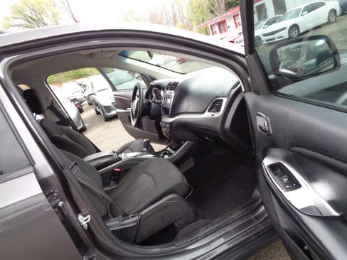 Used 2018 Dodge Journey SE image 16