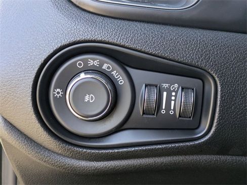 Certified 2023 Jeep Renegade Latitude w/ Premium Group image 13