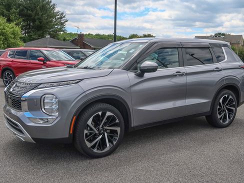 Used 2022 Mitsubishi Outlander SE AWD/4WD image 1