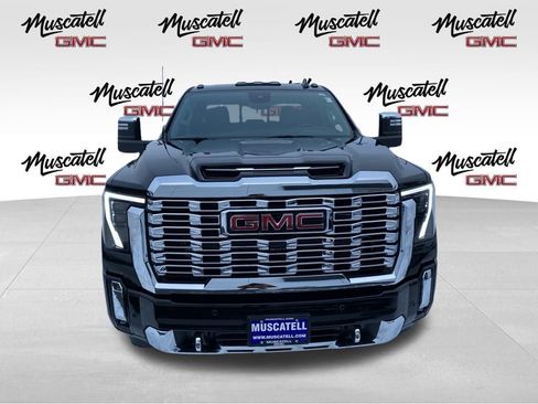 Used 2025 GMC Sierra 3500 Denali w/ Denali Reserve Package image 2