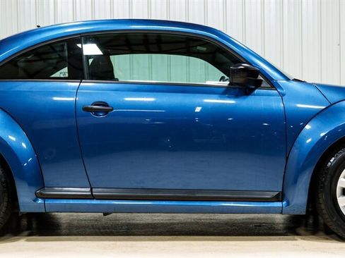 Used 2018 Volkswagen Beetle 2.0T S image 8