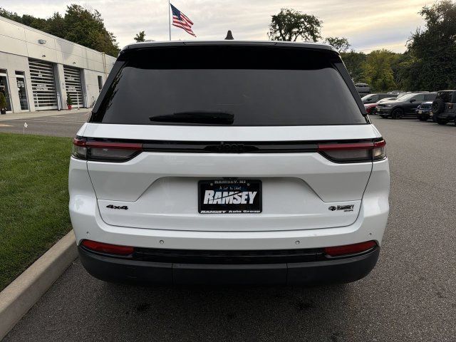 Used 2023 Jeep Grand Cherokee Altitude AWD/4WD image 26