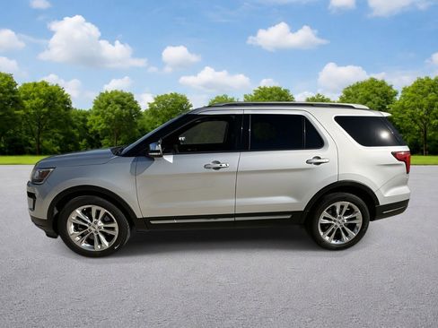 Used 2019 Ford Explorer XLT w/ Equipment Group 202A image 4