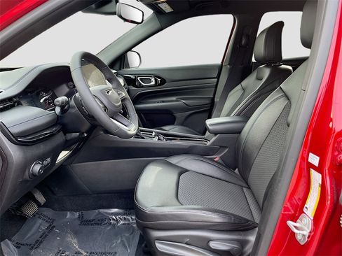 Used 2025 Jeep Compass Latitude w/ Altitude Special Edition image 20