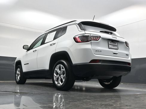 Used 2025 Jeep Compass Latitude AWD/4WD image 35
