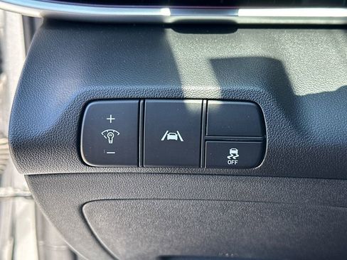Used 2023 Hyundai Elantra Limited FWD image 20