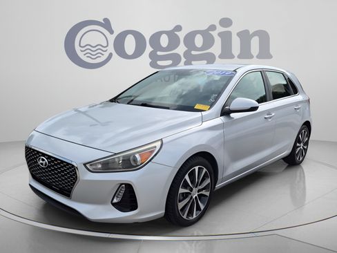 Used 2019 Hyundai Elantra GT FWD image 1