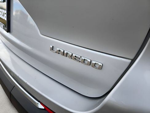 Used 2023 Jeep Grand Cherokee L Laredo image 9