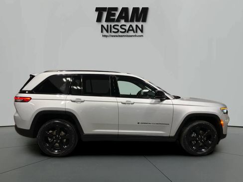 Used 2022 Jeep Grand Cherokee Altitude image 8