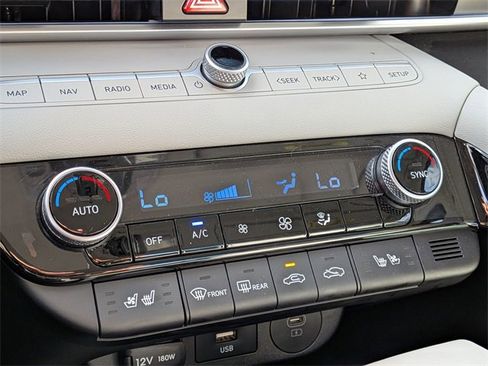 Used 2025 Hyundai Elantra Limited image 22