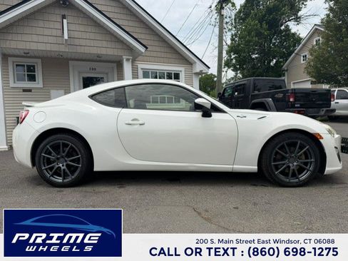 Used 2014 Scion FR-S RWD image 8