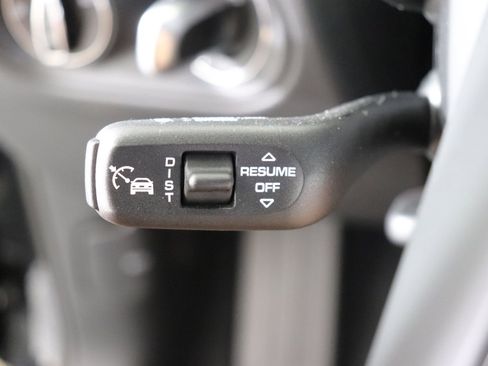 Used 2025 Porsche Macan image 35