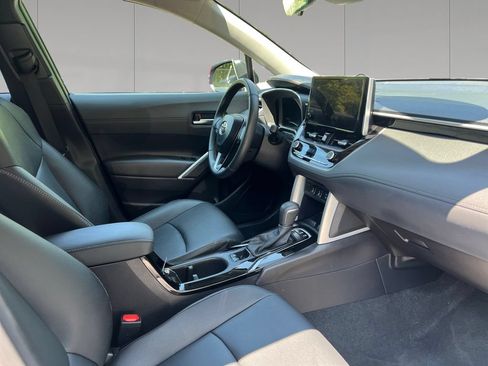 Used 2025 Toyota Corolla Cross XLE AWD/4WD image 17