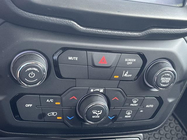 Used 2022 Jeep Renegade Latitude AWD/4WD image 32