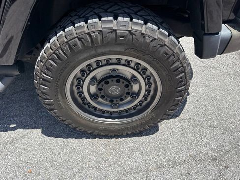 Used 2017 Jeep Wrangler Unlimited Sahara AWD/4WD image 7