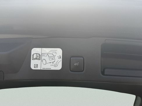 Used 2020 Ford Escape Titanium image 24