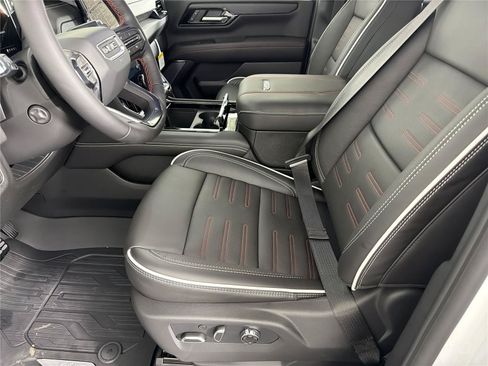 New 2026 GMC Yukon AT4 Ultimate AWD/4WD image 8