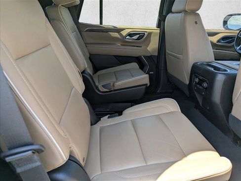 Used 2021 Chevrolet Tahoe Premier w/ Premium Package RWD image 29