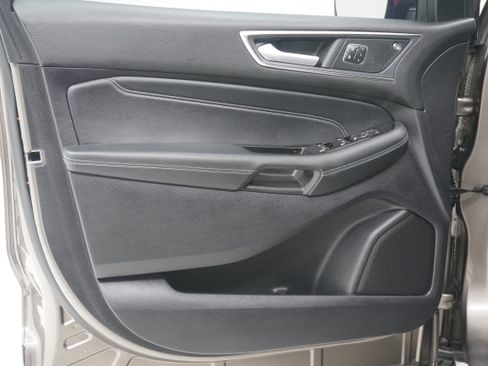 Used 2019 Ford Edge Titanium FWD image 14