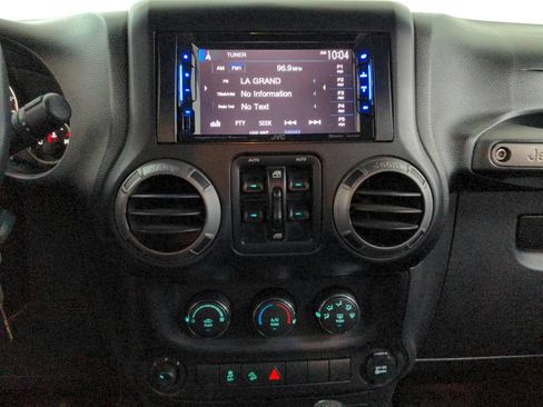 Used 2014 Jeep Wrangler Unlimited Sport w/ Quick Order Package 24S AWD/4WD image 20