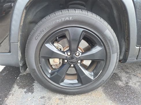 Used 2019 Jeep Cherokee Latitude Plus image 10