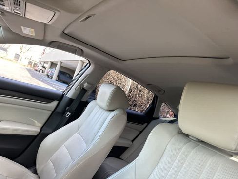 Used 2018 Honda Accord Touring image 27