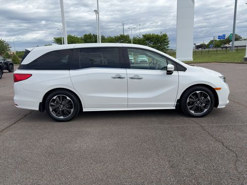 Used 2023 Honda Odyssey Elite image 6