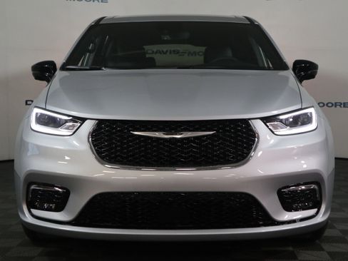 New 2026 Chrysler Pacifica Select image 13