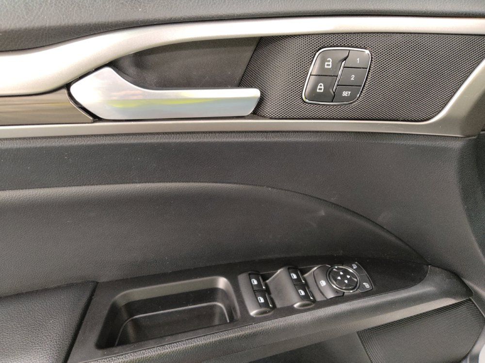 Used 2019 Ford Fusion SEL FWD image 27