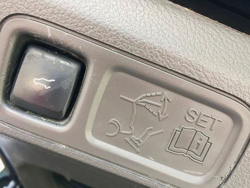 Used 2020 Ford Expedition Max XLT w/ Equipment Group 202A RWD image 31