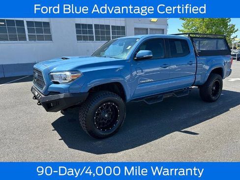 Used 2019 Toyota Tacoma TRD Sport w/ TRD Premium Sport Package AWD/4WD image 3