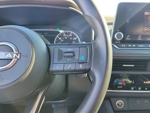 Used 2023 Nissan Rogue SV image 23