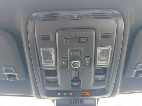 Used 2024 GMC Yukon XL Denali Ultimate w/ LPO, Illumination Package AWD/4WD image 29
