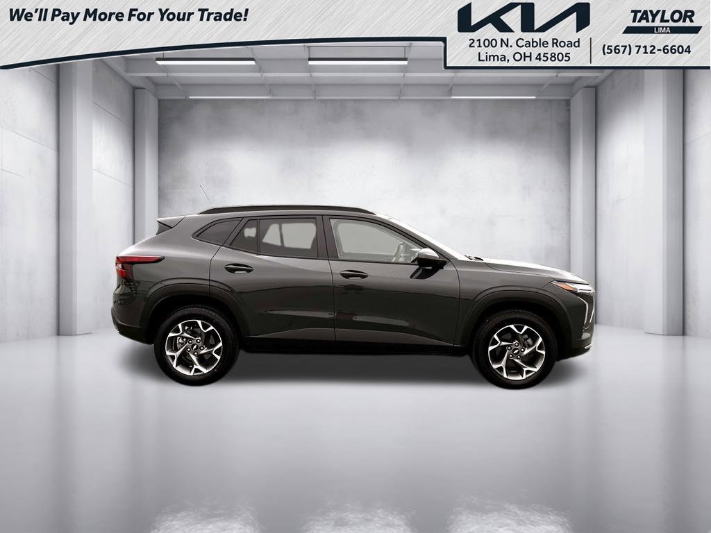 Used 2025 Chevrolet Trax LT FWD image 19