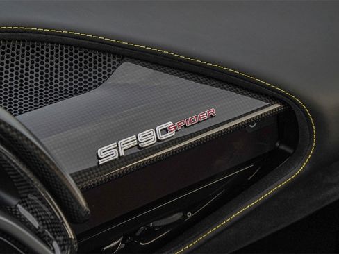 Used 2023 Ferrari SF90 Spider image 32