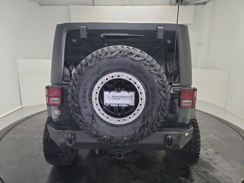 Used 2016 Jeep Wrangler Unlimited Rubicon w/ Connectivity Group image 8