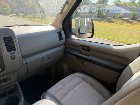 Used 2018 Nissan NV 3500 SV w/ Navigation Package image 24