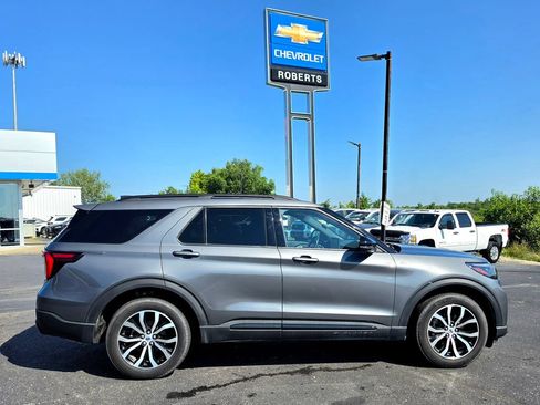 Used 2025 Ford Explorer ST-Line AWD/4WD image 14