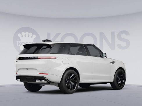 Used 2025 Land Rover Range Rover Sport SE image 4