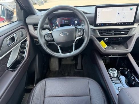 Used 2025 Ford Explorer Platinum w/ LUX Leather Package AWD/4WD image 10