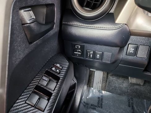 Used 2013 Toyota RAV4 XLE AWD/4WD image 33