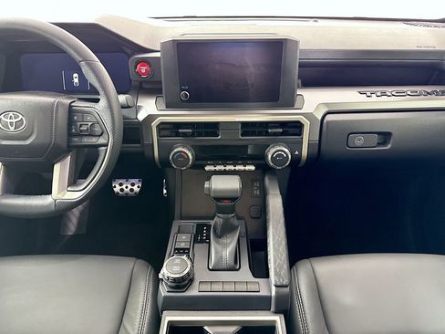 Used 2025 Toyota Tacoma TRD Sport AWD/4WD image 14