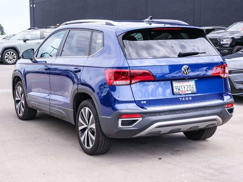 Used 2022 Volkswagen Taos SE w/ Driver Assistance Package FWD image 6