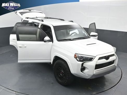 Used 2023 Toyota 4Runner TRD Off-Road Premium AWD/4WD image 25