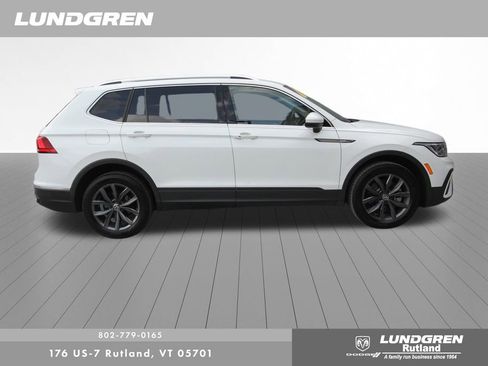 Used 2022 Volkswagen Tiguan SE image 2