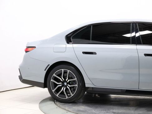 Used 2024 BMW 760i xDrive w/ Premium Package 2 AWD/4WD image 78