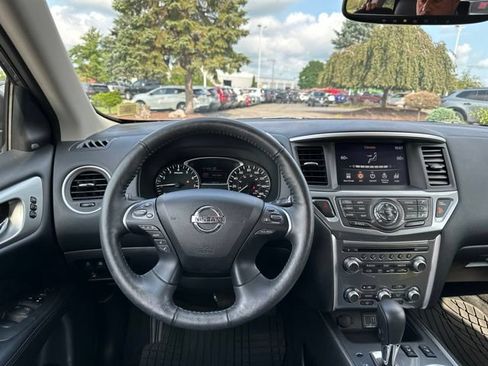 Used 2020 Nissan Pathfinder SL AWD/4WD image 16