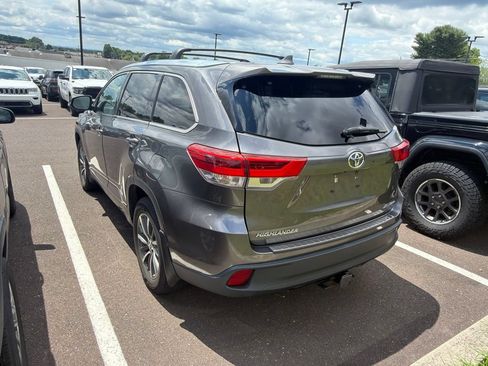 Used 2018 Toyota Highlander XLE AWD/4WD image 7