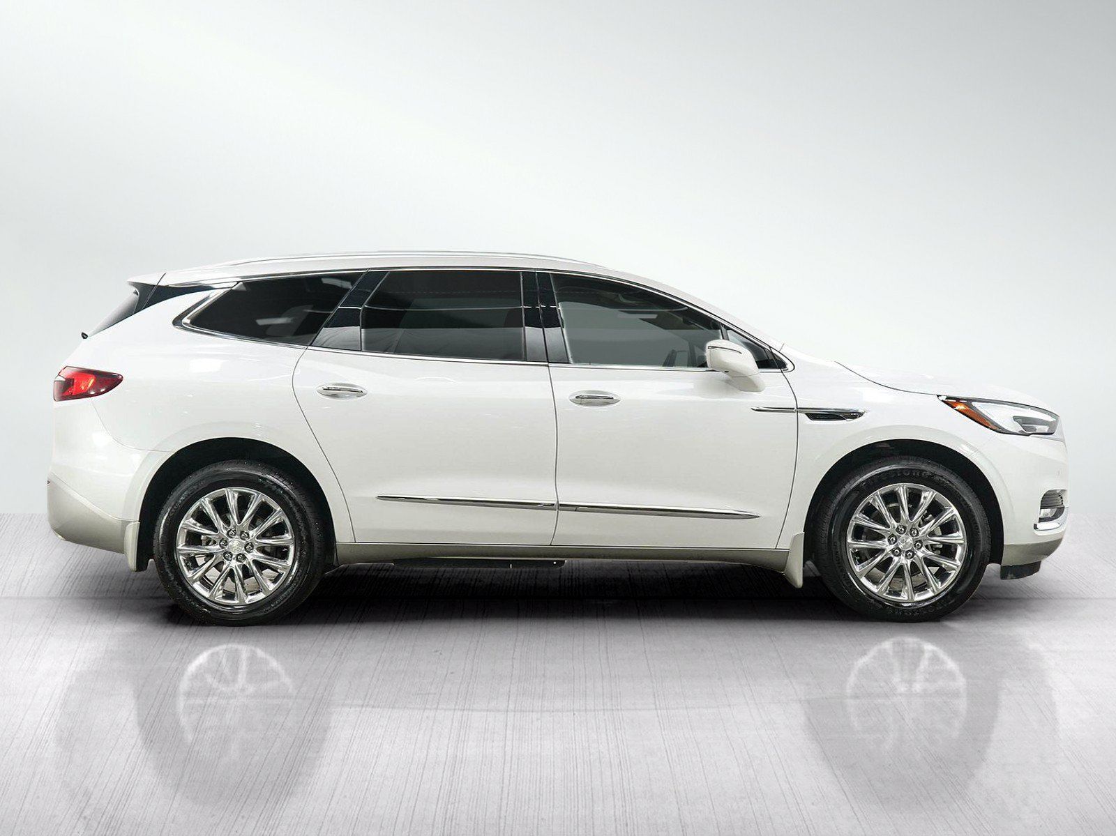 Used 2020 Buick Enclave Premium w/ Surround and Sites Package AWD/4WD image 6